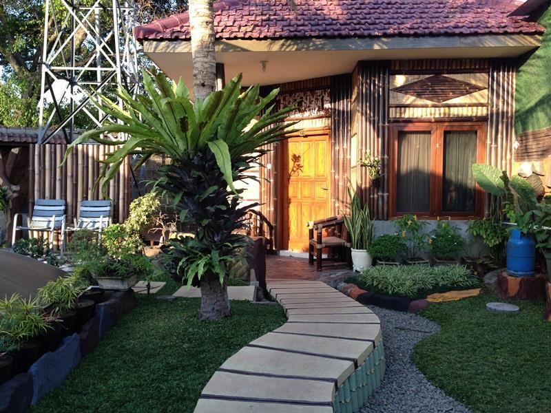 Enny'S Guest House Маланг Екстериор снимка
