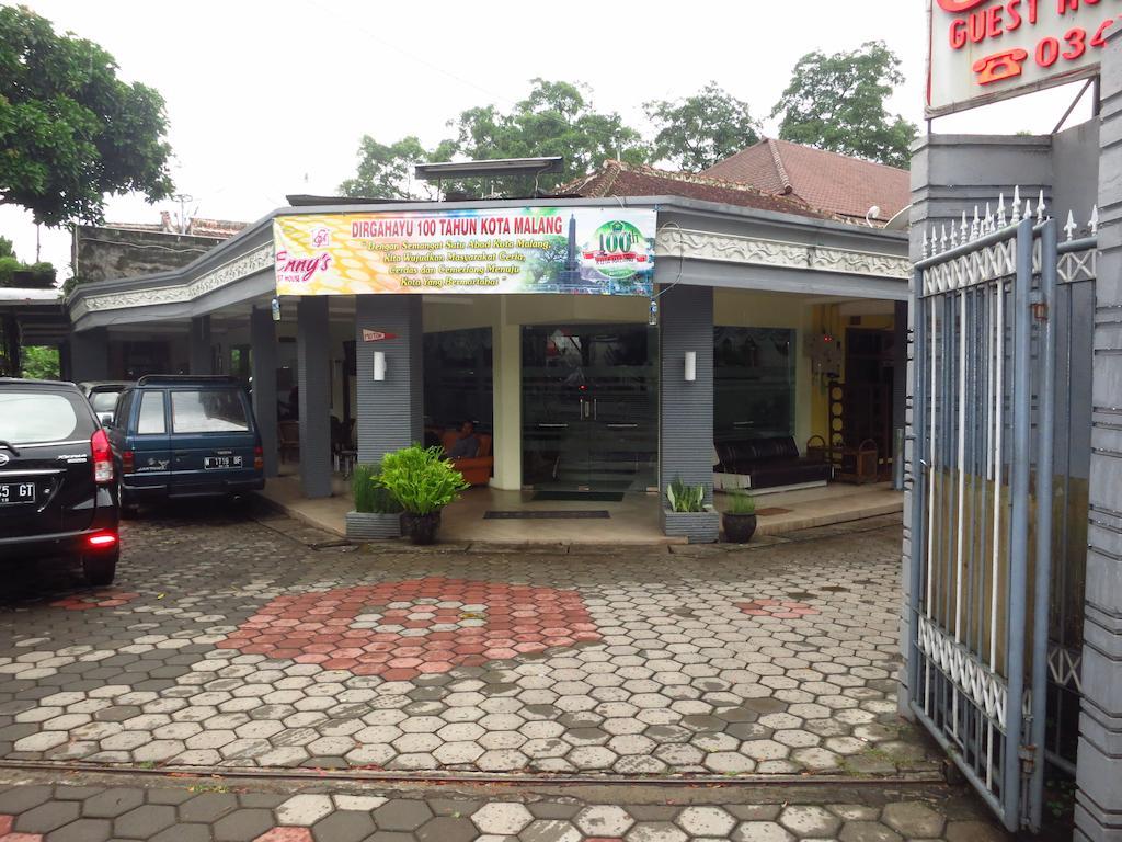 Enny'S Guest House Маланг Екстериор снимка