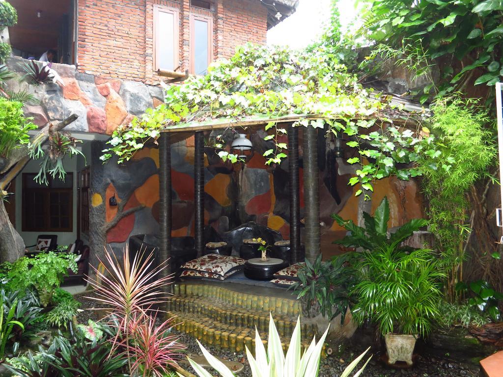 Enny'S Guest House Маланг Екстериор снимка