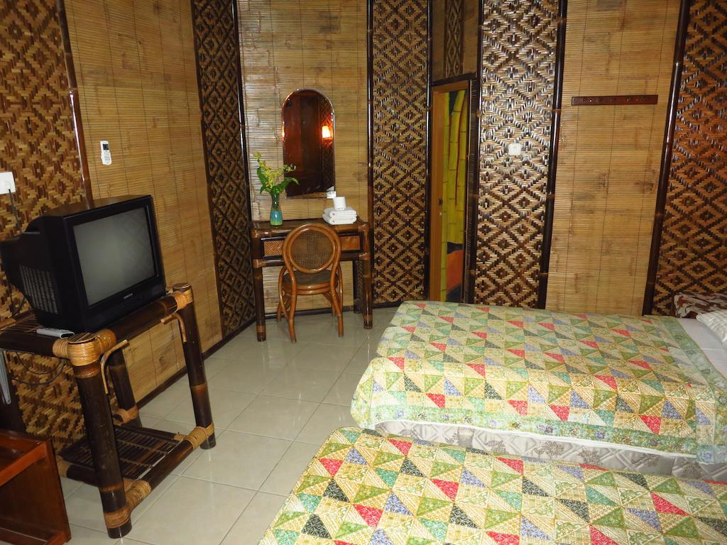 Enny'S Guest House Маланг Екстериор снимка