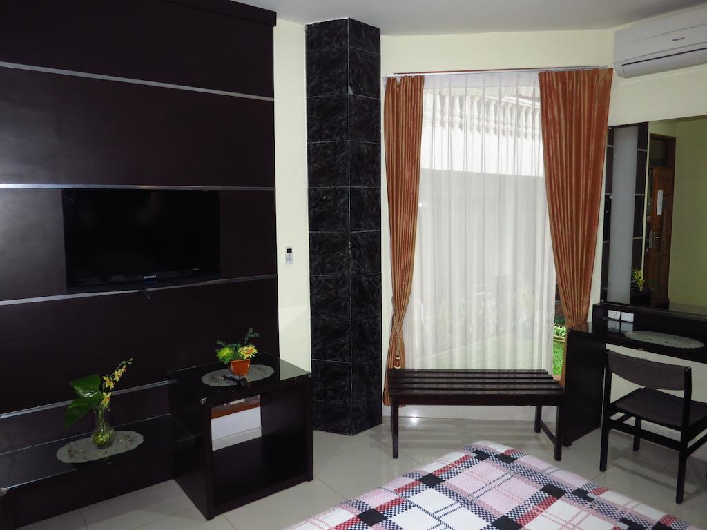 Enny'S Guest House Маланг Екстериор снимка