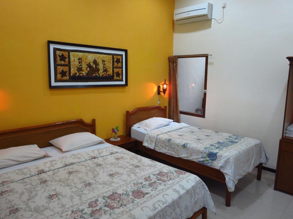 Enny'S Guest House Маланг Екстериор снимка