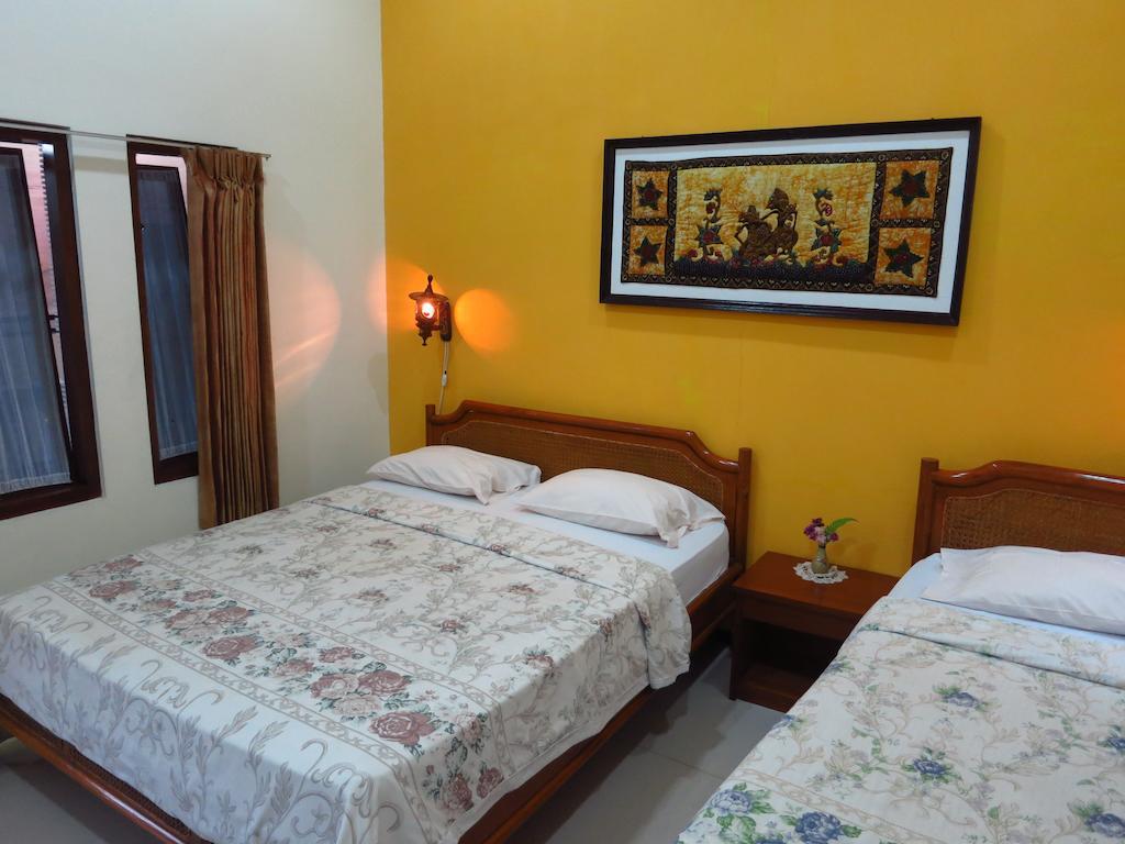 Enny'S Guest House Маланг Екстериор снимка