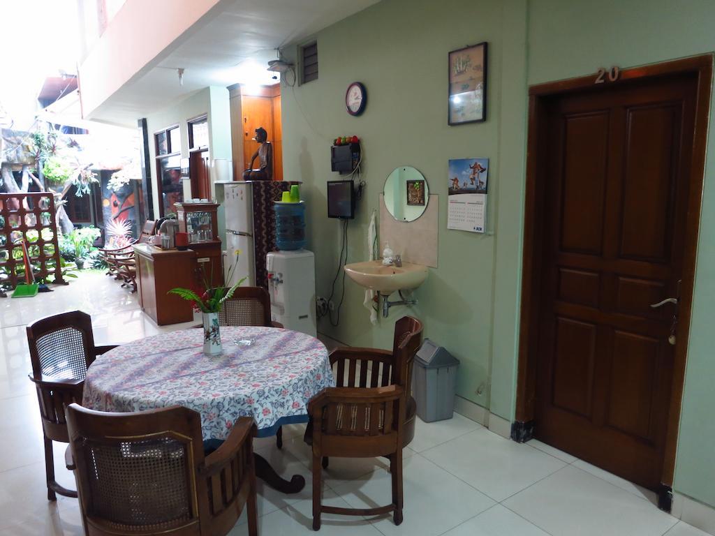 Enny'S Guest House Маланг Екстериор снимка