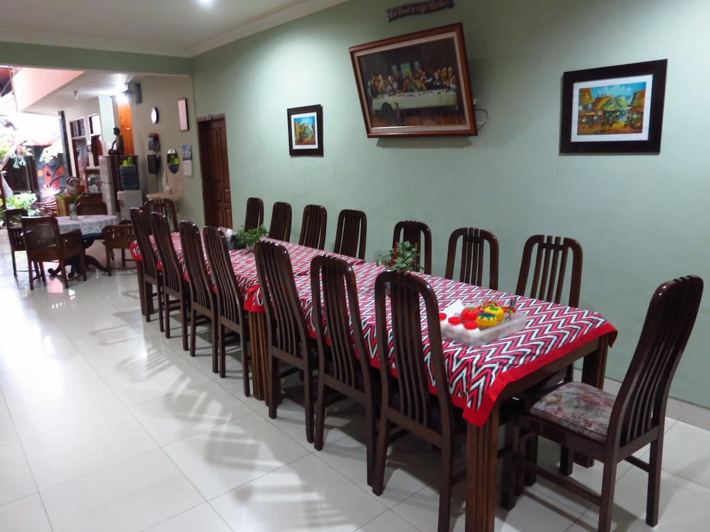 Enny'S Guest House Маланг Екстериор снимка