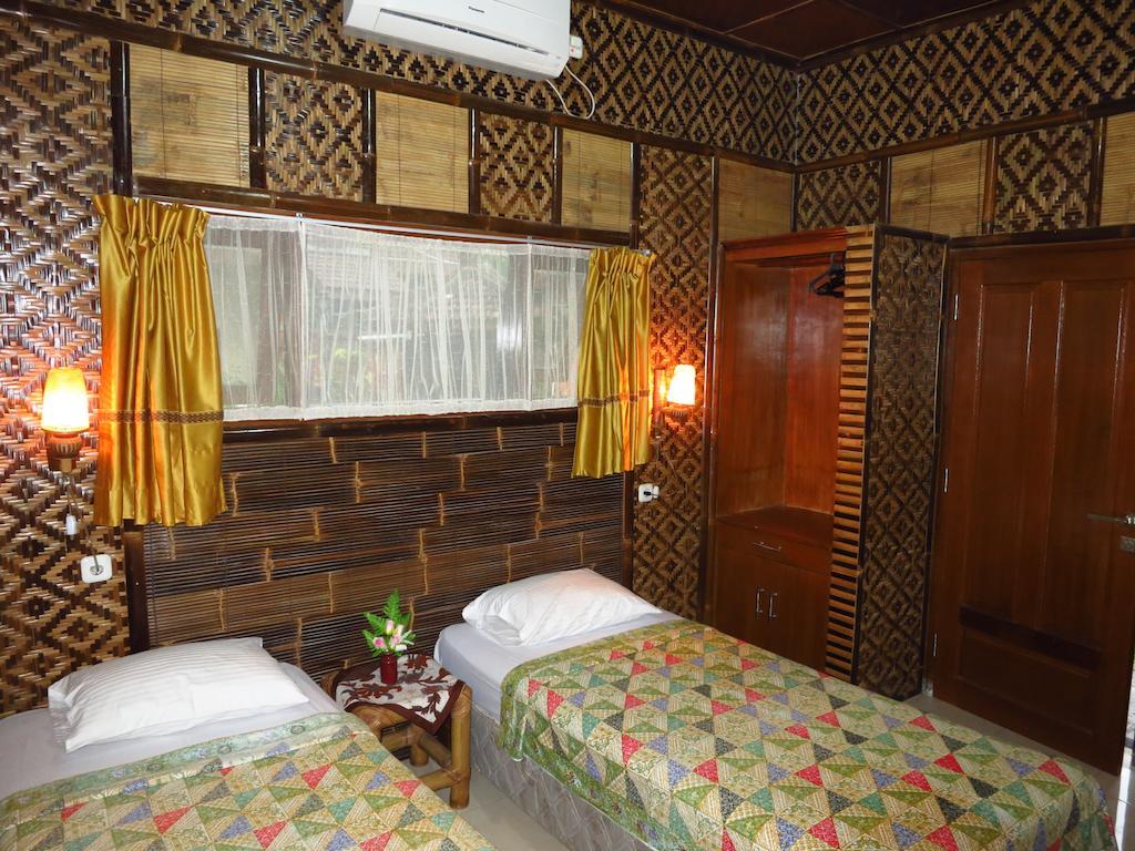 Enny'S Guest House Маланг Екстериор снимка