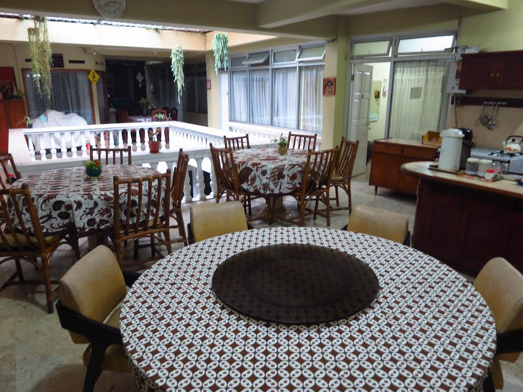 Enny'S Guest House Маланг Екстериор снимка