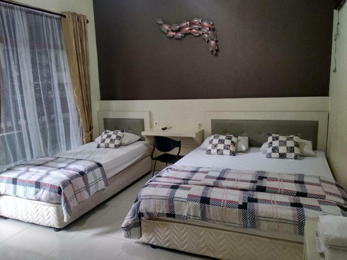 Enny'S Guest House Маланг Екстериор снимка